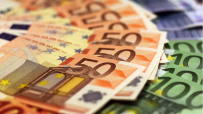 O contabilă a furat fonduri din proiectele europene obținute de colegiul unde era angajată. Și-a transferat în conturi peste 90 de mii de euro