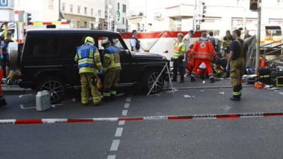 O mașină a intrat în mulțime la Stuttgart. Mai multe persoane au fost rănite, unele grav VIDEO FOTO