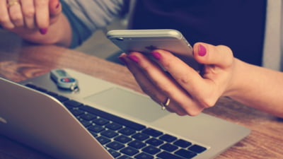 O nouă tentativă de fraudă. Antreprenorii români sunt vizați de apeluri false care se folosesc de identitatea DNSC. Recomandări esențiale