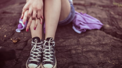 O profesoară este acuzată de purtare abuzivă după ce și-a tras de păr o elevă și a jignit-o. Femeia s-a legat de nivelul de inteligență și de statutul social al victimei