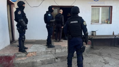 O temută rețea de proxeneți, destructurată de polițiști după 21 de percheziții în România și Elveția. Liderul grupării a inițiat o adevărată „școală infracțională”