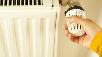 Orașul din România care se întoarce la rețeaua centralizată de încălzire a locuințelor. Sistemul inovator care oferă costuri mai mici pentru locuitori