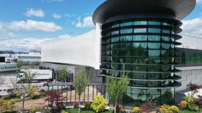 Peste 600 de noi locuri de muncă. Cel mai mare producător de carne de pasăre a inaugurat o nouă fabrică într-o comună din România