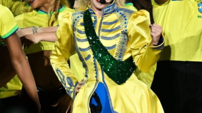 Plaja Copacabana, transformată în scenă pentru Lady Gaga. Două milioane de oameni au participat la un concert gratuit cu miză economică și emoțională