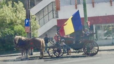 Poliția a oprit un român care circula în trăsură, fluturând drapelul tricolor. Ce contravenție ar fi săvârșit