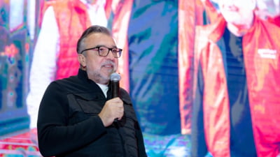 Poliția modei în PSD. Romașcanu, criticat pentru vestimentație: „După ce a bulversat moda pentru bărbaţi în Buzău, purtând cercel cu diamant şi fără şosete, a bulversat şi partidul!”