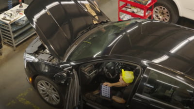 Povestea femeii care la 39 de ani a renunțat la cariera de asistentă medicală pentru a deveni mecanic: „A fost cea mai rapidă cale de a face bani”. A învățat totul de pe YouTube