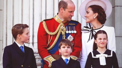 Prințul și Prințesa de Wales, apariție publică rară alături de cei trei copii ai lor. Au marcat 80 de ani de la înfrângerea Germaniei naziste