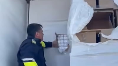 Rețea de traficanți, distrusă după o colaborare România-Italia. Făceau contrabandă cu țigări contrafăcute într-o fabrică secretă VIDEO