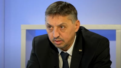 Reacția Ministerului Educației după ce o profesoară a reclamat că a fost ”trasă de urechi” de director, pentru propagandă: ”Politica se opreşte la poarta şcolii”
