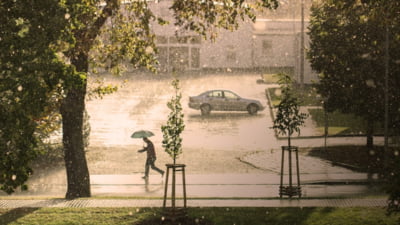 Revin ploile și vijeliile. Meteorologii au emis prognoza meteo pentru ultima lună de primăvară