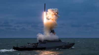 Rușii au desfășurat o întreagă escadrilă de nave de război în Marea Neagră. Cinci dintre ele sunt purtătoare de rachete „Kalibr”