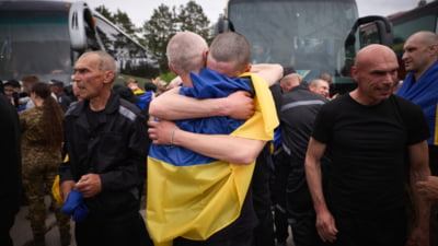 Rusia și Ucraina au făcut un nou schimb de prizonieri de război. Peste 300 de soldați au fost eliberați de fiecare țară FOTO