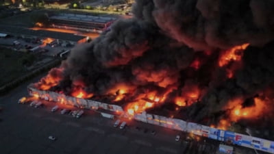 Rusia recrutează piromani. Acuzațiile unei țări NATO, unde un incendiu a distrus un centru comercial