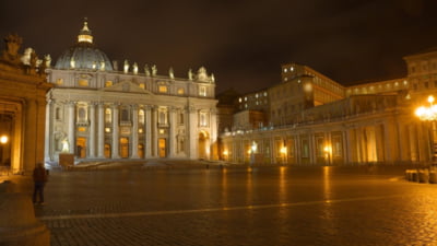 S-a ridicat fumul alb la Vatican: "Habemus Papam". A fost ales un nou Suveran Pontif