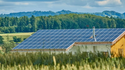 S-au aprobat vouchere de 300 de milioane de euro, pentru panouri fotovoltaice prin programul REPowerEU. Cine poate beneficia și ce sumă primește