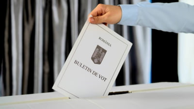 Sarmale la vot, grup de măicuțe cântând „Hristos a înviat din morți” și o doamnă de 102 ani aplaudată pe alegerea făcută. Momente aparte din ziua votului