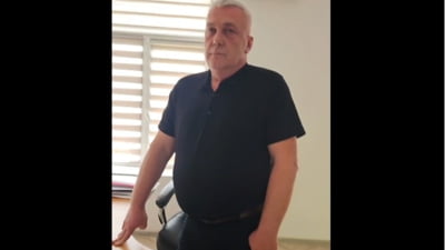 Scandal într-o primărie. Un bărbat i-a amenințat cu moartea pe primar și viceprimar și a transmis live circul pe care l-a făcut VIDEO