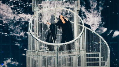 Scandal la Eurovision. Radioteleviziunea israeliană a depus o plângere după ce un manifestant a făcut un gest de tăiere a gâtului și i-a scuipat pe membrii delegației