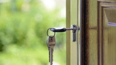 Se scumpesc polițele de asigurare obligatorie pentru locuințe. Suma pe care ar trebui s-o plătească românii pentru a se proteja împotriva dezastrelor naturale