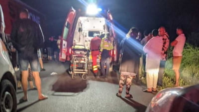 Sfârșit tragic pentru doi tineri de 18 și 25 de ani. Au murit după ce maşina în care se aflau a intrat într-un TIR parcat