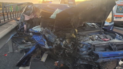 Sfârşit violent pentru o femeie din Tulcea, pe Autostrada A1 în Sibiu. Mașina în care se afla a intrat într-un TIR care staţiona pe banda de urgenţă FOTO