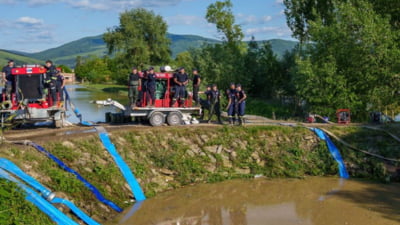 Stare de alertă în Mureș: Apa nu mai e potabilă, după ce inundațiile de la Praid au crescut salinitatea. Oamenii, avertizați să nu o consume