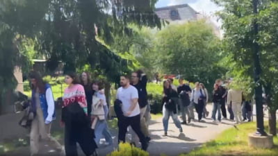 Studenții clujeni, în marș spre secțiile de votare. Motivul pentru tinerii care au ales să facă acest lucru