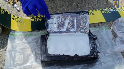 Tată și fiu prinși în flagrant când ridicau două colete de droguri. Marfa expediată din Spania valorează peste 70.000 de euro