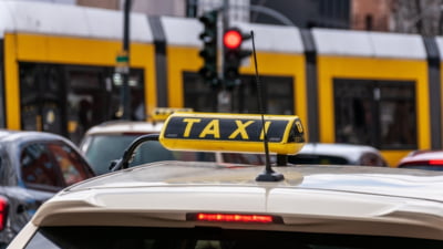 Taximetrist din Constanța, reținut pentru tentativă de viol. A încercat să abuzeze sexual o clientă