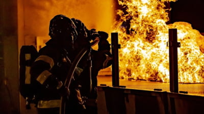 Tragedie în Caraș-Severin. Un copil de 9 ani a murit carbonizat într-un incendiu izbucnit în toiul nopții