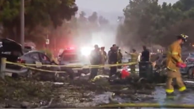 Tragedie în SUA: Un avion de mici dimensiuni s-a prăbușit. Mai multe case și mașini au luat foc FOTO/VIDEO