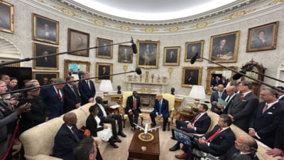 Trump îi prezintă videoclipuri despre genocid președintelui sud-african, care îi răspunde: „Îmi pare rău că nu am un avion să vă dau“ VIDEO