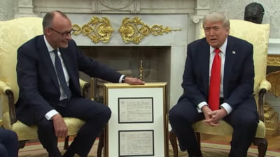 Trump l-a primit pe cancelarul Germaniei, la Casa Albă. Cadoul special pe care Merz i l-a dat președintelui american VIDEO
