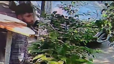 Un individ a intrat în locuințele unor femei din București pentru a le jefui. Suspectul este cetățean turc și a mușcat una dintre potențialele victime