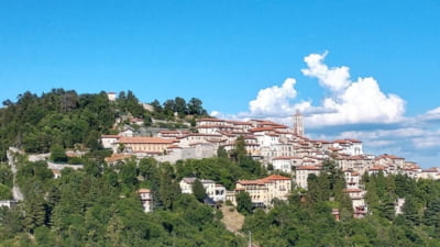 Un oraș din Italia oferă bani celor care decid să se stabilească și să se angajeze în localitate. „Oferim 6.000 de euro ca subvenție nerambursabilă oricui vine să locuiască aici”