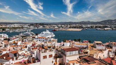Un paradis turistic limitează accesul turiștilor cu autoturismele personale, pentru următoarele patru luni ale anului