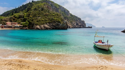 Vacanță de coșmar în Grecia. Un zbor de 3 ore s-a transformat într-o cursă de mai bine de 30 de ore. Care a fost cauza