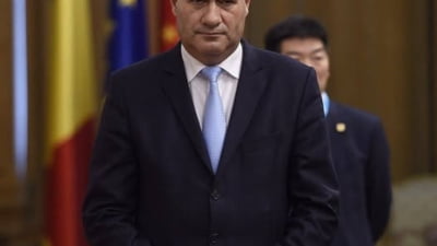 Vicepremierul Marian Neacșu, lider PSD, a fost întrebat pe cine votează în turul doi. A declarat că este "împărţit între raţiune şi conştiinţă"