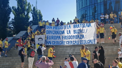Zidul galben a ajuns la Bratislava. Banner uriaș afișat de suporterii României, la meciul cu Spania, de la EURO U21